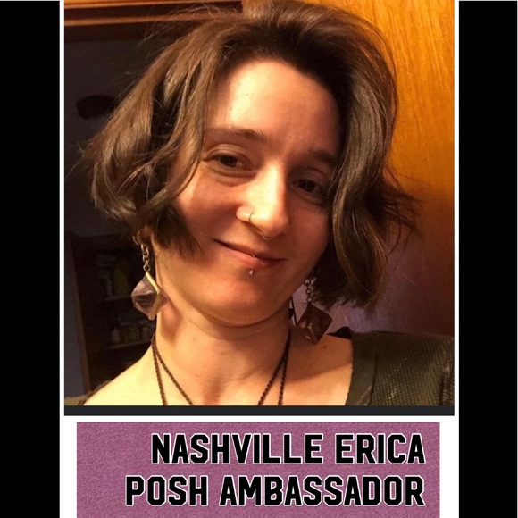 Welcome to my closet Thanks for checking it out❤️ - Picture 1 of 3